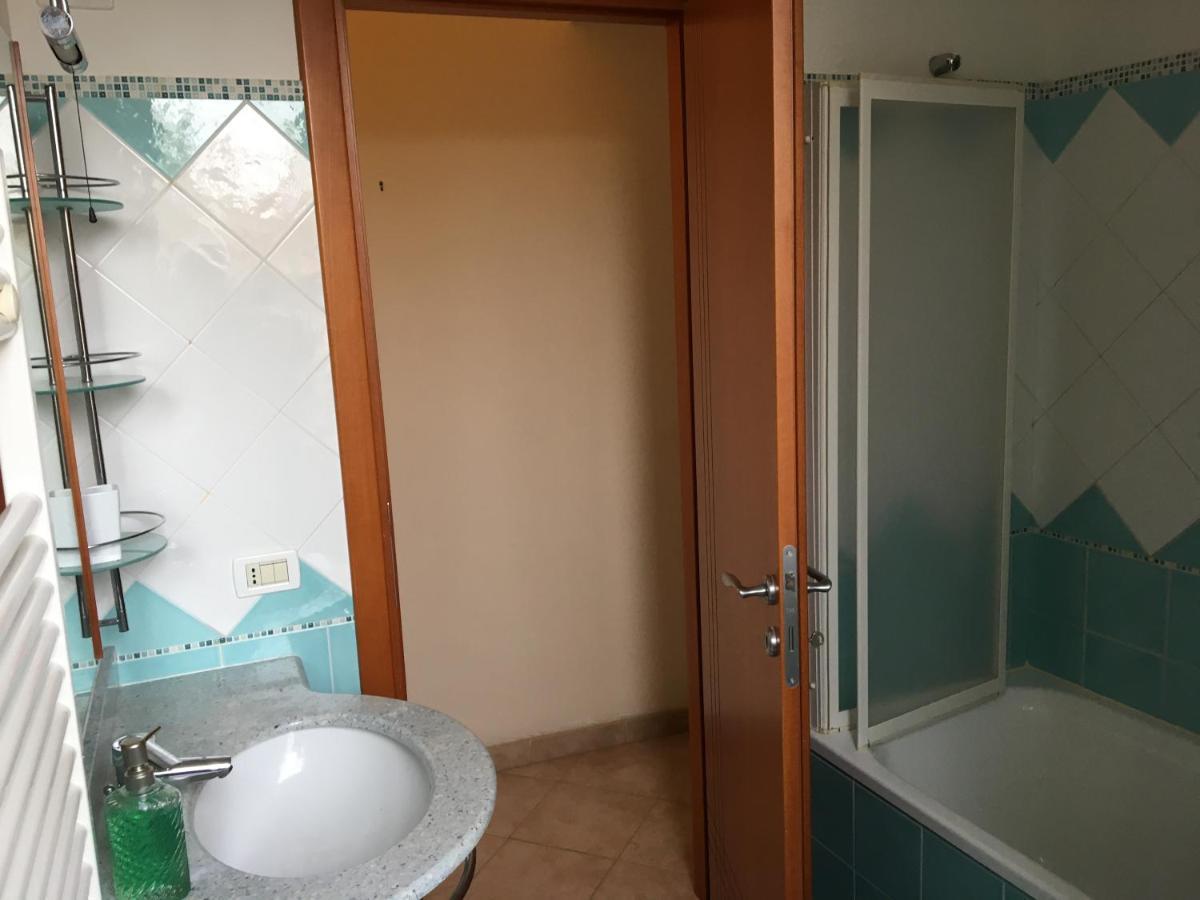 Beach Holiday Villa แตร์ราชินา ภายนอก รูปภาพ