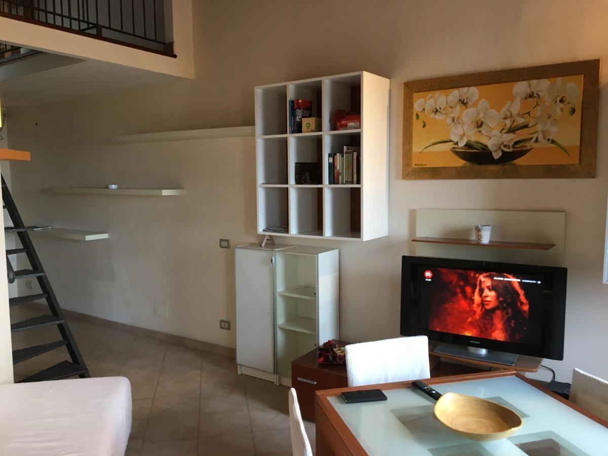 Beach Holiday Villa แตร์ราชินา ภายนอก รูปภาพ