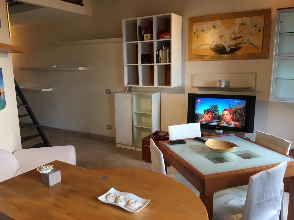 Beach Holiday Villa แตร์ราชินา ภายนอก รูปภาพ