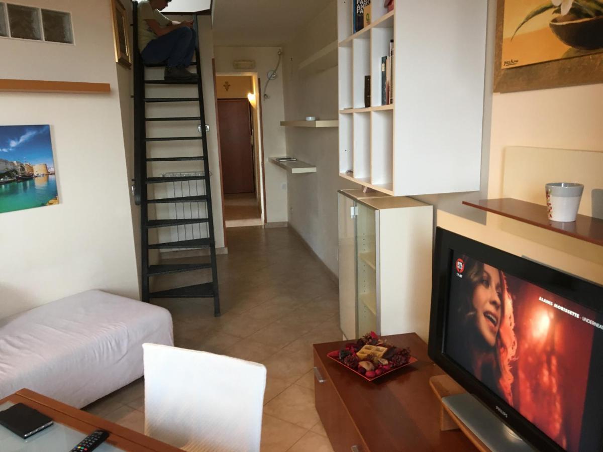 Beach Holiday Villa แตร์ราชินา ภายนอก รูปภาพ